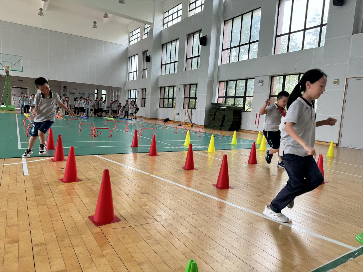 【湖畔·童化课堂】展体育课堂风采，以研促教共成长——体育校本研修之课例研讨_html_m67898afa.jpg
