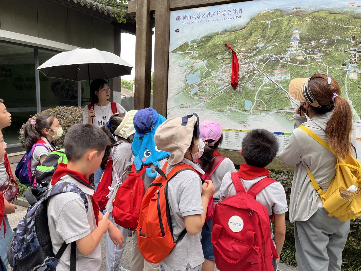 【湖畔光影】回顾革命历史 追寻红色足迹——记金陵小学（仙林湖校区）三年级红色教育研学活动_html_m6775edb3.jpg