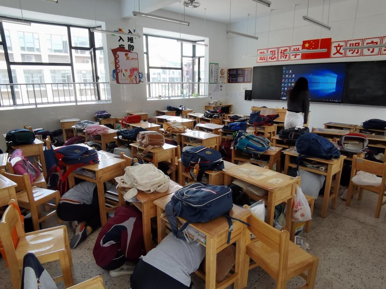 【博学广志】应急有方 遇险不慌——金陵小学广志路校区开展512防灾减灾应急疏散演练活动_html_14ba84e3.jpg