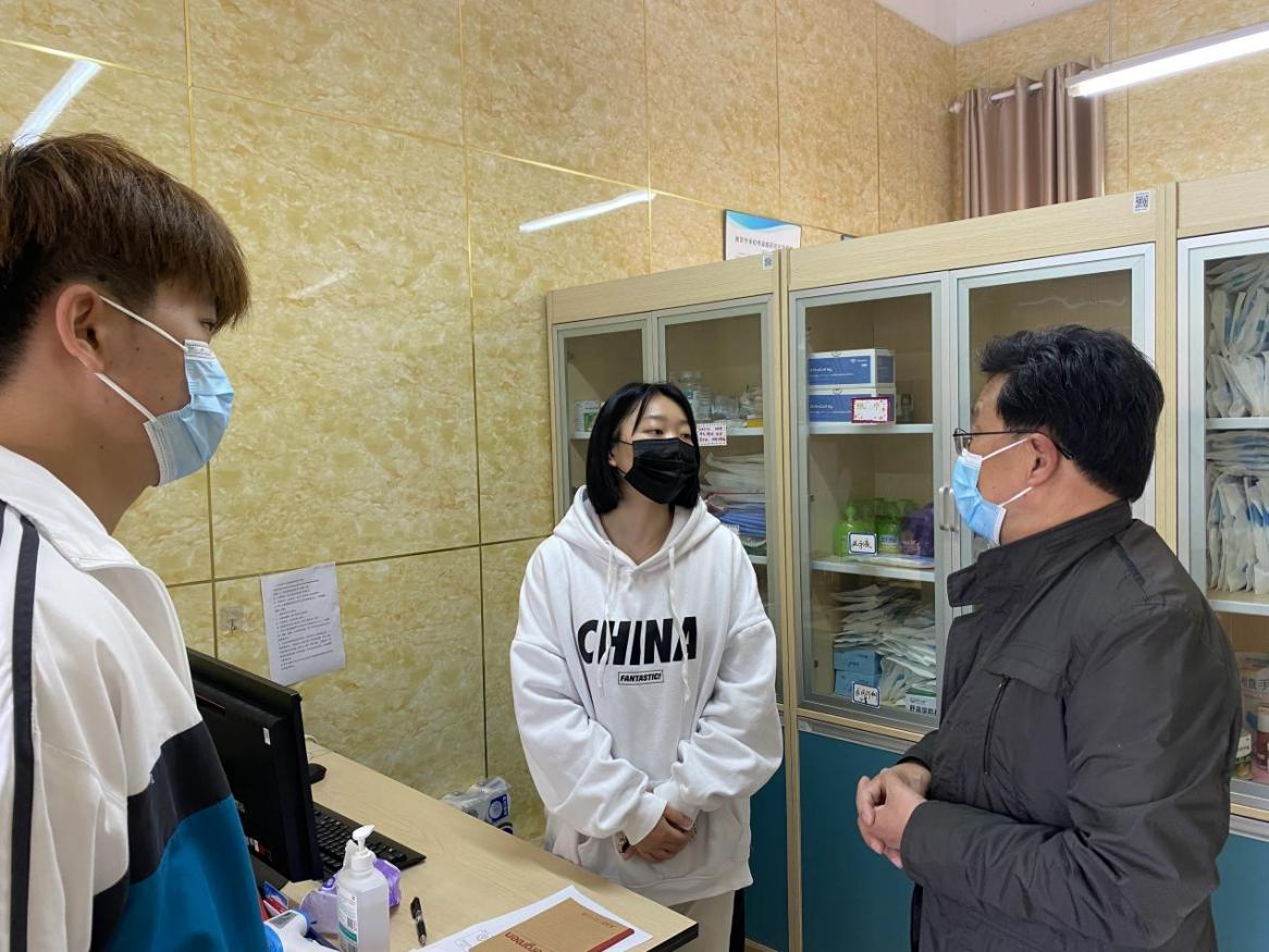 【湖畔光影】责任督学进校园，精准指导保复学——金陵小学（仙林湖校区）迎接复学专项督导(2022.4)_html_1b82ad01.jpg