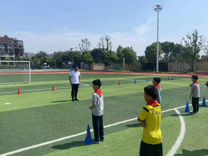 【博学广志】展风采 促成长——金陵小学广志路校区体育组新教师课堂展示课_html_m7b2aa1cb.jpg