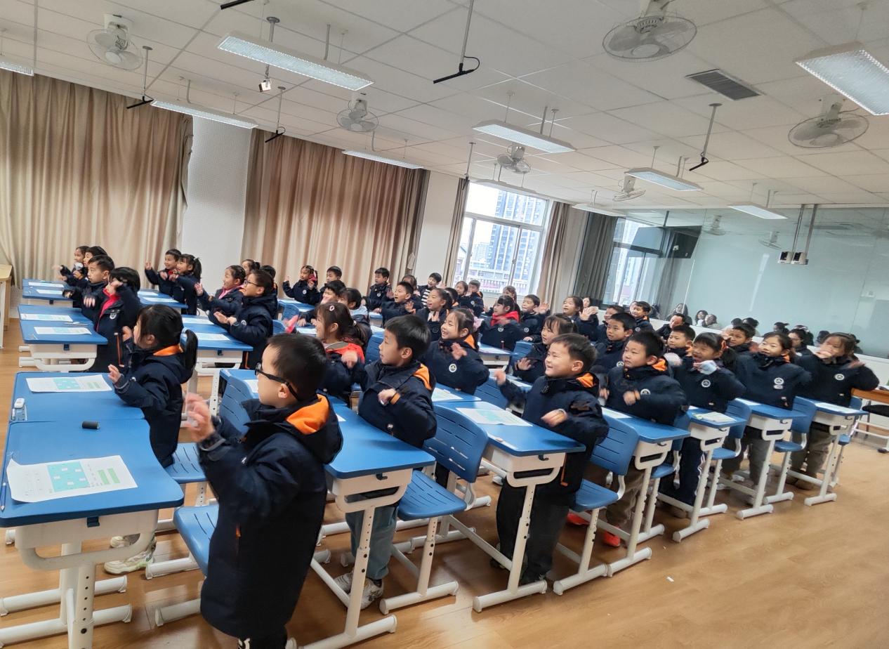 【湖畔·童化课堂】关注“数学故事化”，落实“寓教于乐”——数学故事汇之课例研讨（150）_html_m431eaef6.jpg