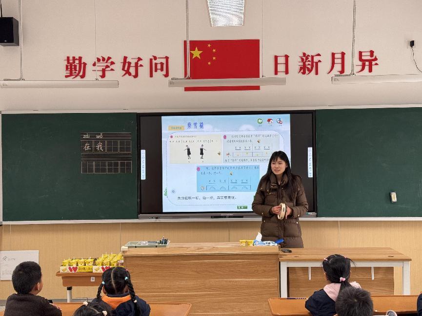 【湖畔·童化课堂】“音”教而美，“研”无止境—音乐校本研修之课例研讨_html_424779bd.jpg