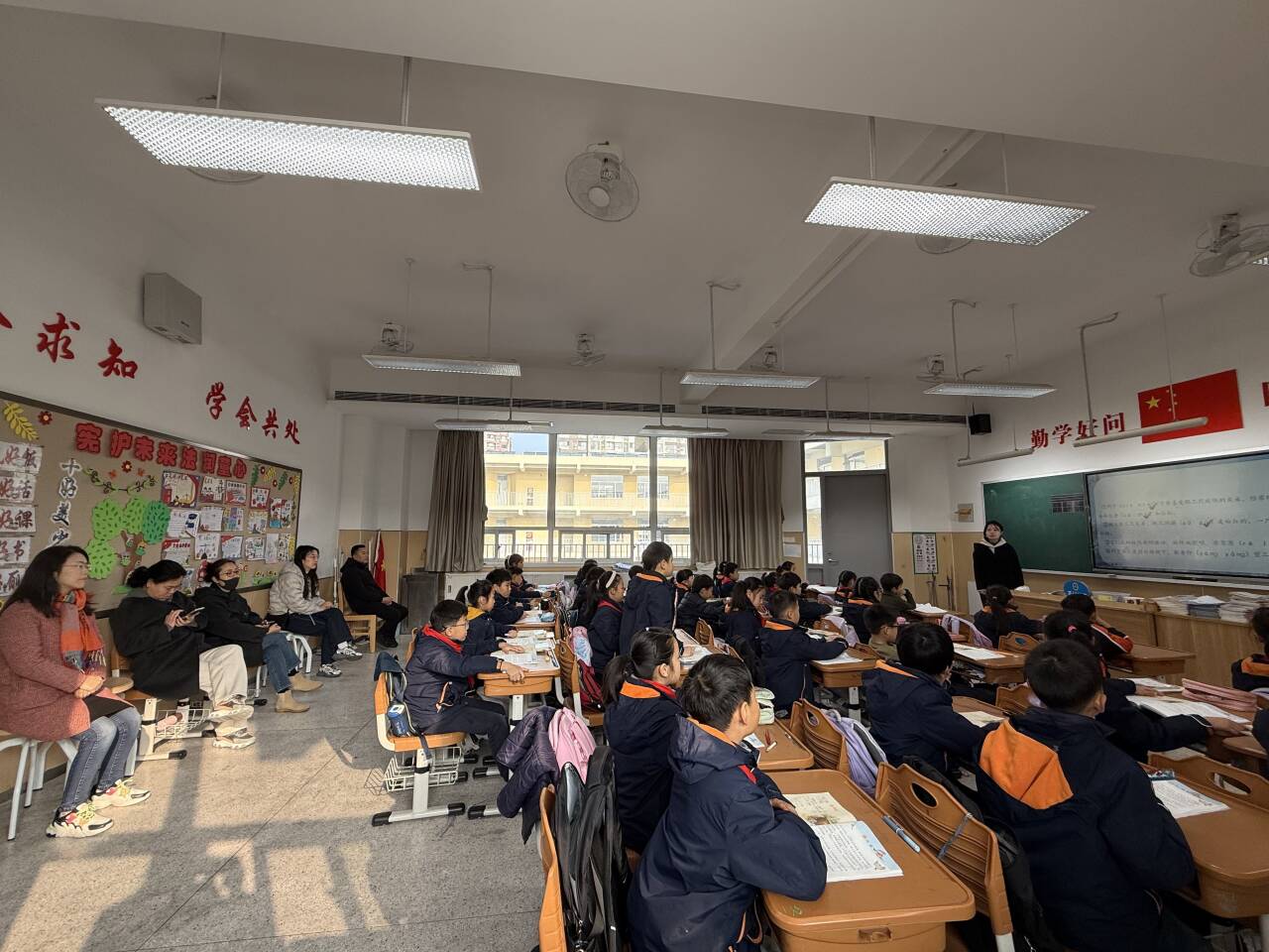 【湖畔·家校共育】共筑教育桥梁，见证孩子成长——金陵小学（仙林湖校区）第五次“家长开放月”三年级篇_html_1d24c578.jpg