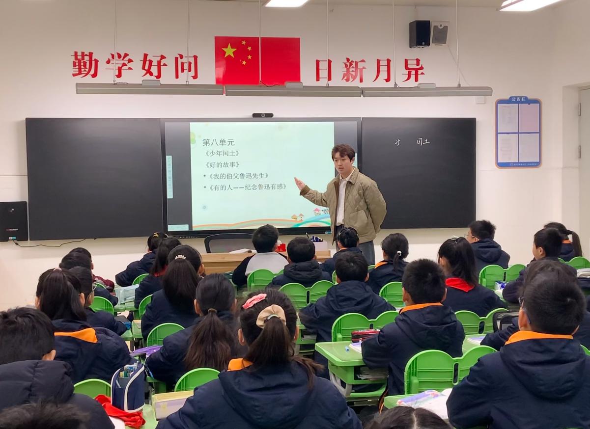 【湖畔·童化课堂】绽放温情之花，演绎温暖篇章——记金陵小学（仙林湖校区）六年级语文组教研活动_html_mbc04995.jpg