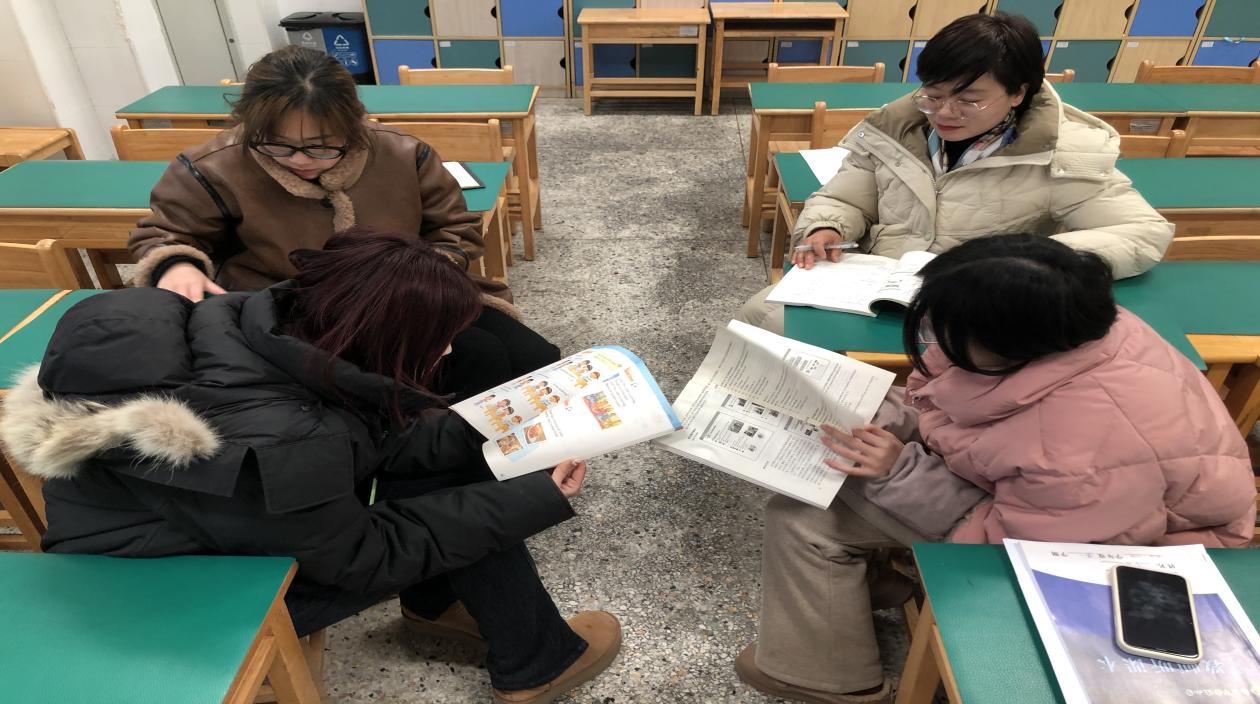 【湖畔·队伍建设】立足新起点，开启新征程——记英语组新学期校本教研_html_4c636408.jpg