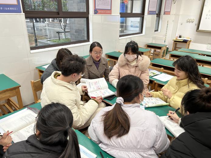 【湖畔·队伍建设】笃行致远 惟实励新——记数学组新学期校本研修_html_2ca5d11a.jpg