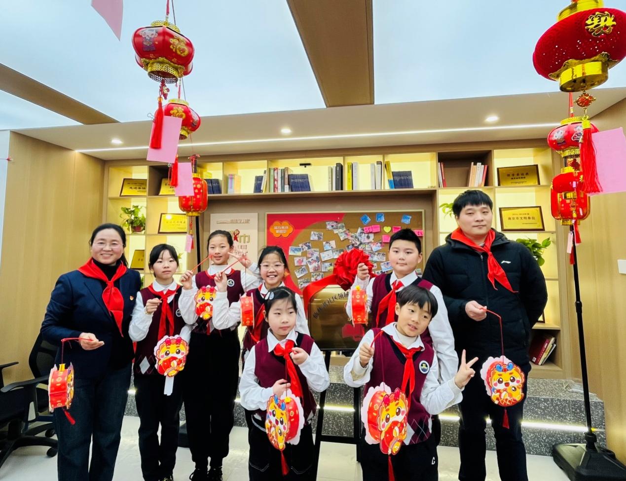 【湖畔·学生活动】书香致远 阅见未来——南京市金陵小学与仙林湖社区联合开展元宵节主题阅读活动_html_m5c7e09a9.jpg