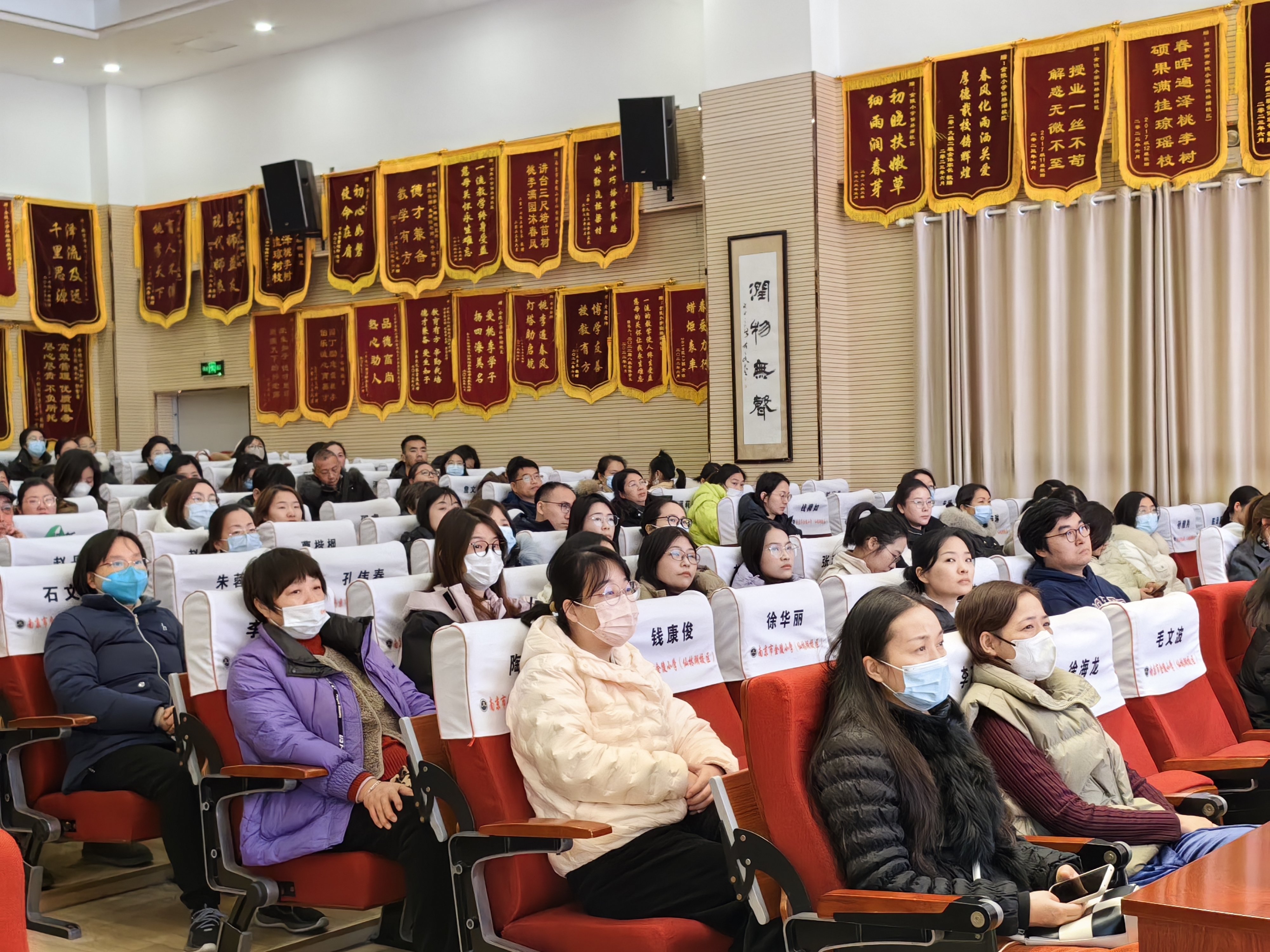 【湖畔·家校共育】好方法，助成长——“湖畔共育·携手共长”家长学校系列活动_html_m5f717393.jpg