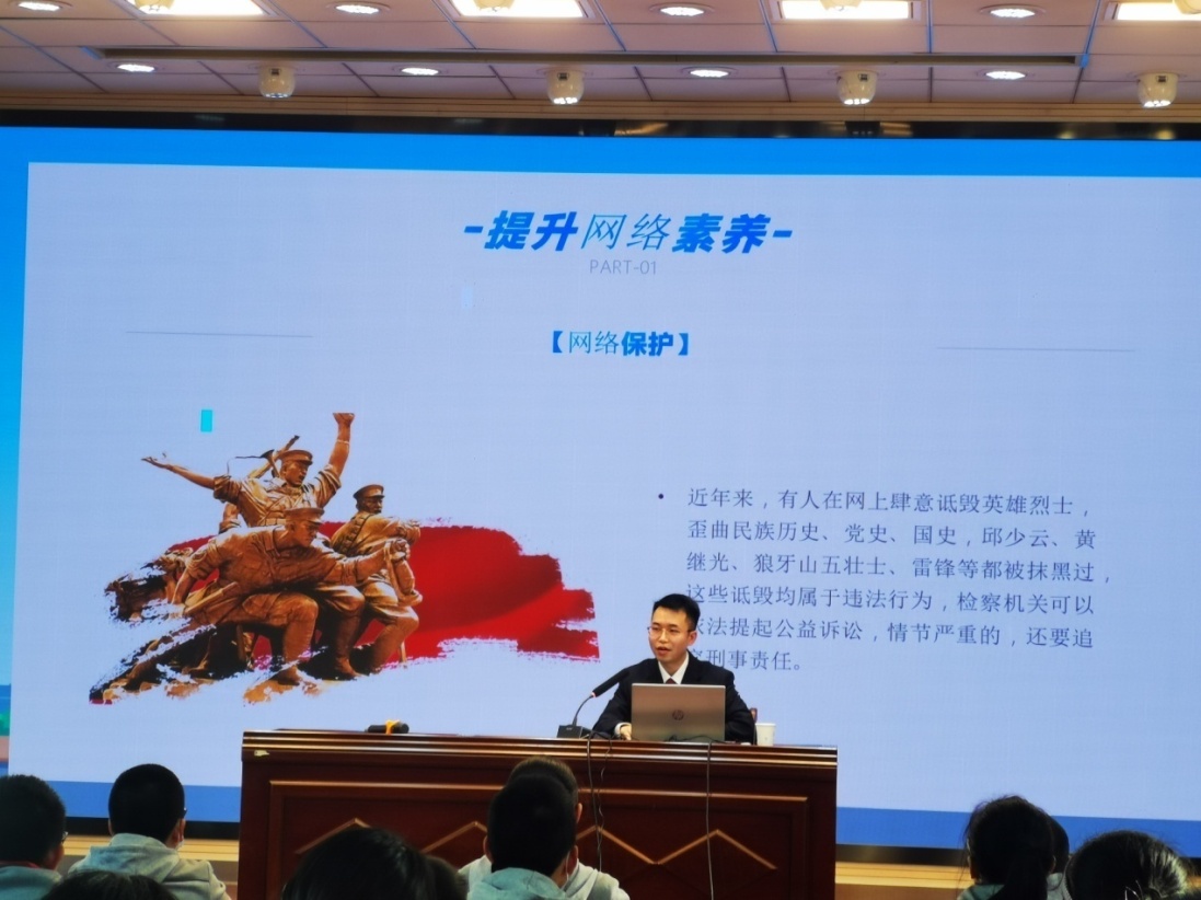 10月20日南京市营防中学七年级开展法治教育讲座_html_ef8438d.jpg