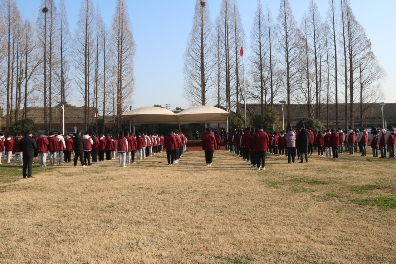 第二周国旗下讲话_html_5729792f.jpg