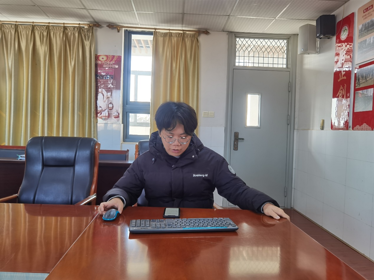 青年教师会议新闻稿_html_ccf1e86.jpg