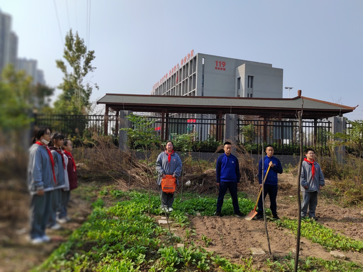 南京市营防中学联合龙潭消防队开展消防宣传活动_html_5a79a626.png