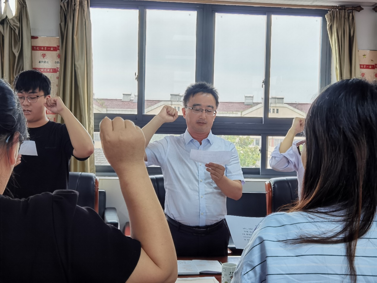 9.22师徒结对新闻报道_html_mb24c16c.jpg