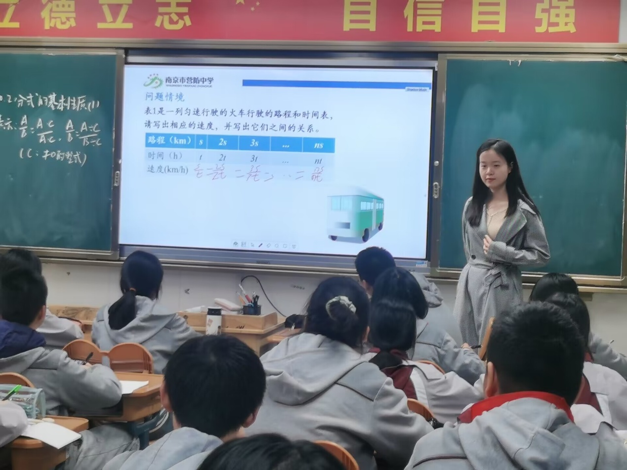 4月23日数学教学活动新闻稿(2)_html_6f5a9240.jpg
