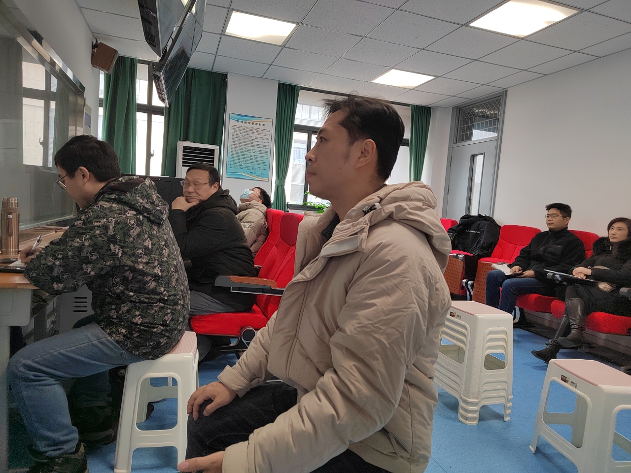 玄武栖霞联合举行初中人防教研活动_html_1fe7c9da.jpg