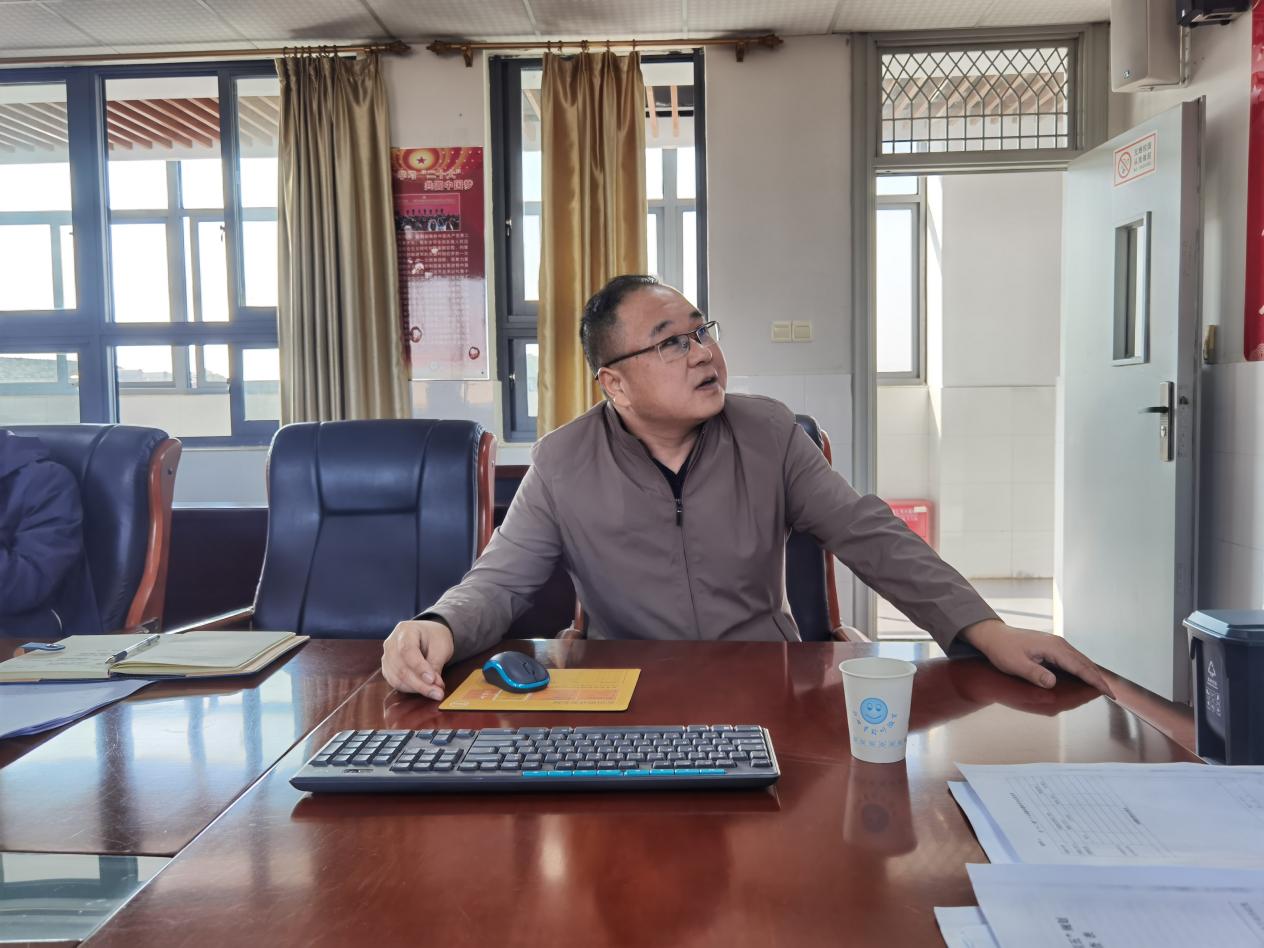 校级课题论证会新闻报道_html_m63315bbf.jpg