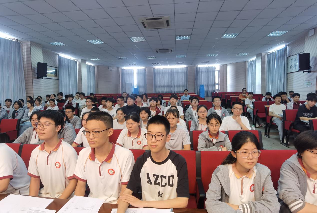 语文学科新闻报道_html_32819220.jpg