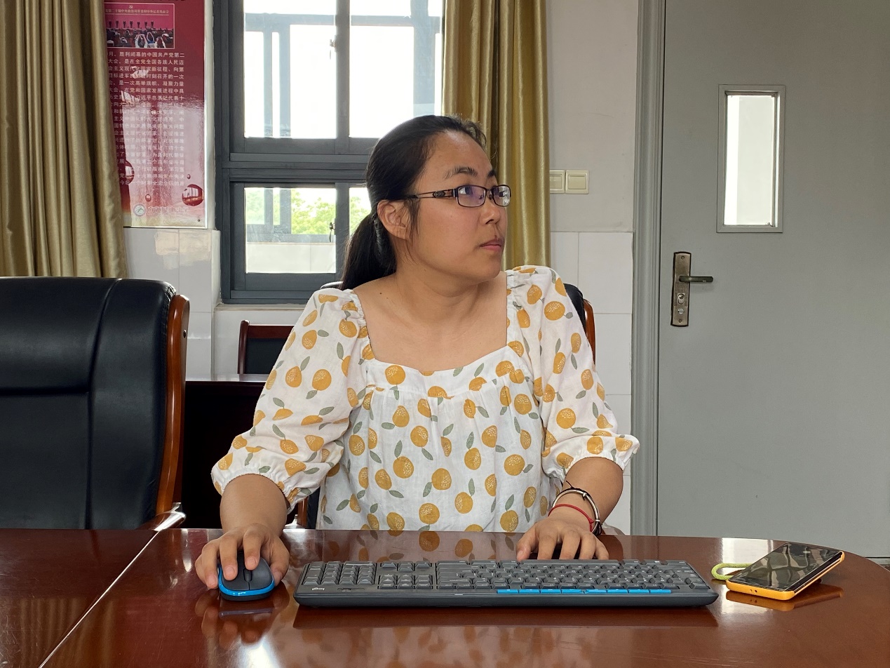 青年教师汇报会议新闻报道_html_m2217e316.jpg