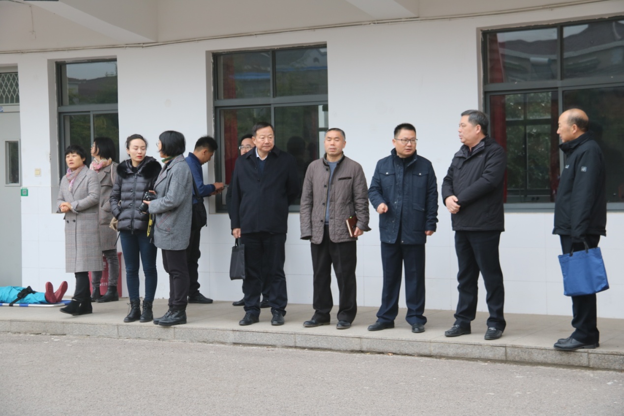 【尊荣营中】居安思危谋发展 人防教育重落实  ——营防中学开展人防应急避险疏散演练实践活动