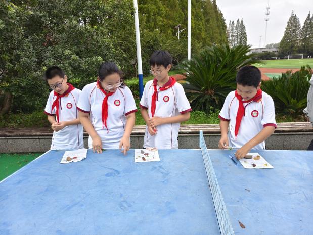 2025-9-30【尊荣营中】校园寻宝 邂逅美好——南京市营防中学开展心理团辅活动_html_m687e7ce.jpg