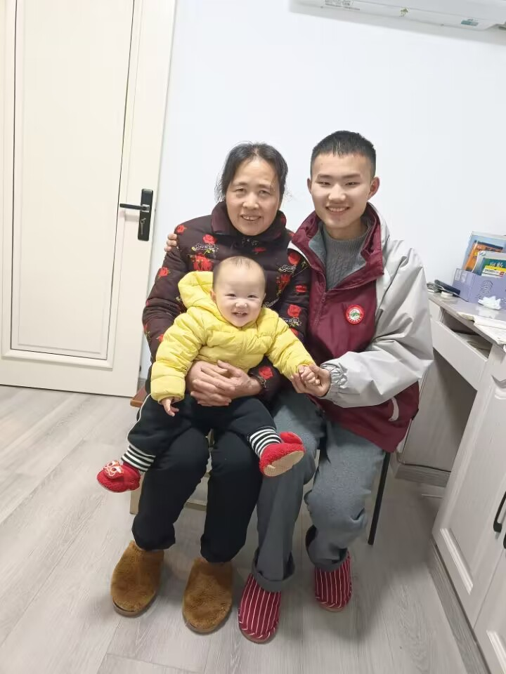 我身边的她_html_m7c610c03.png