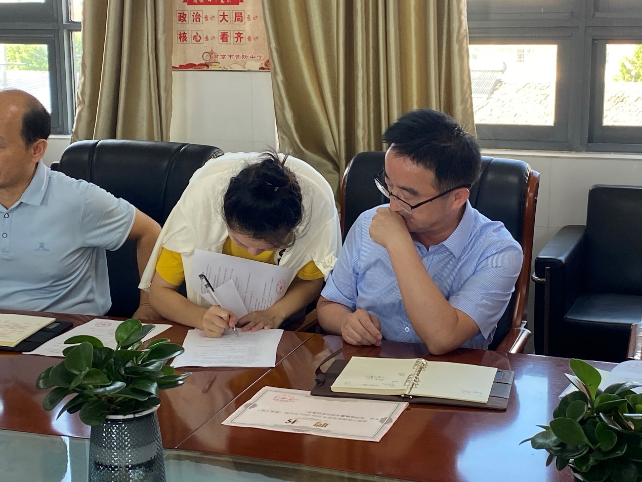 师徒结对新闻稿_html_ma1bd342.jpg