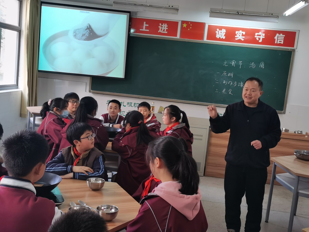 灯笼吐艳映新春  细品元宵度佳节_html_m6e06e9b2.jpg