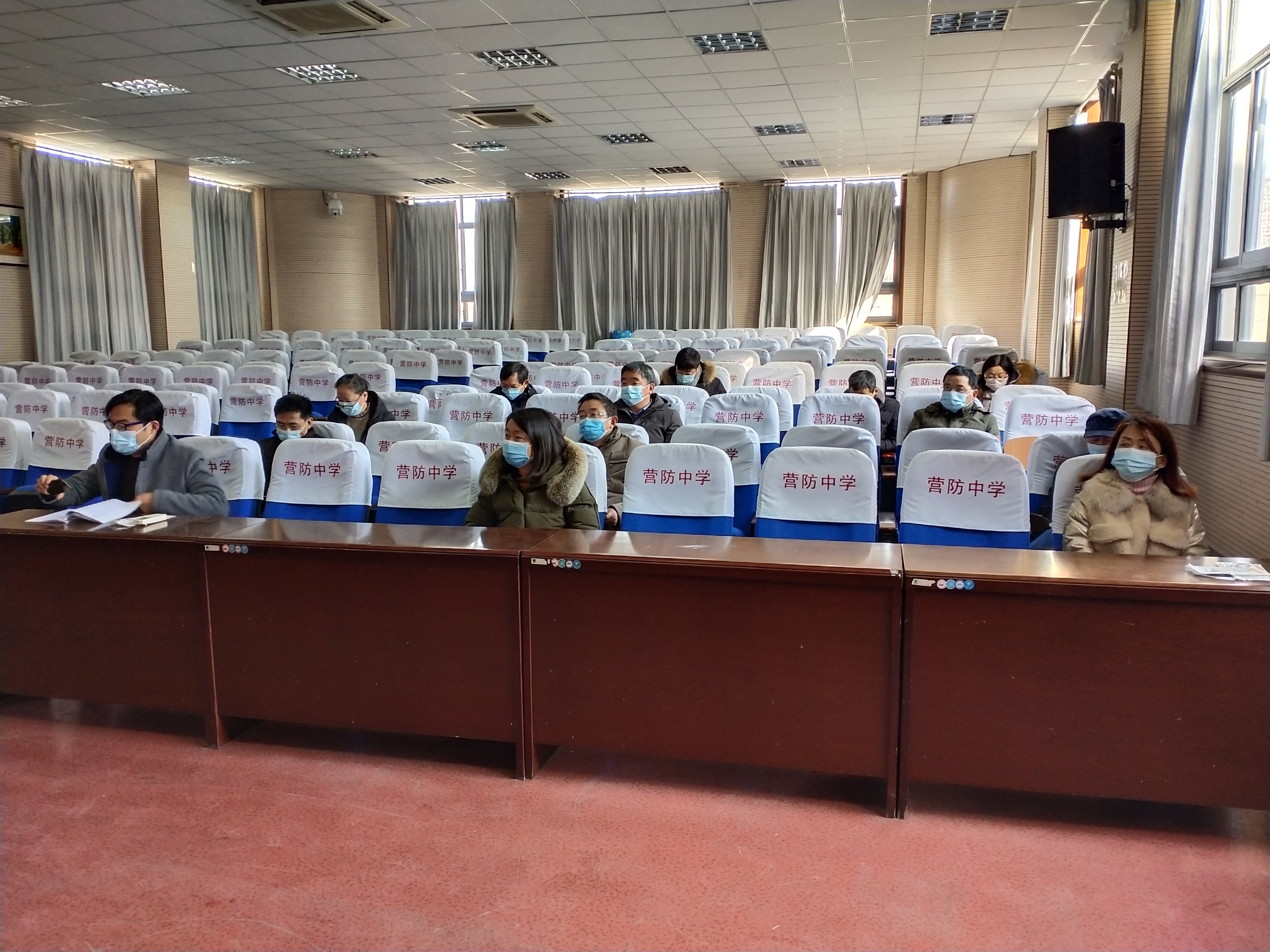 三尺讲台守初心 立德树人勇担当党课报道_html_3eff9e6e.jpg