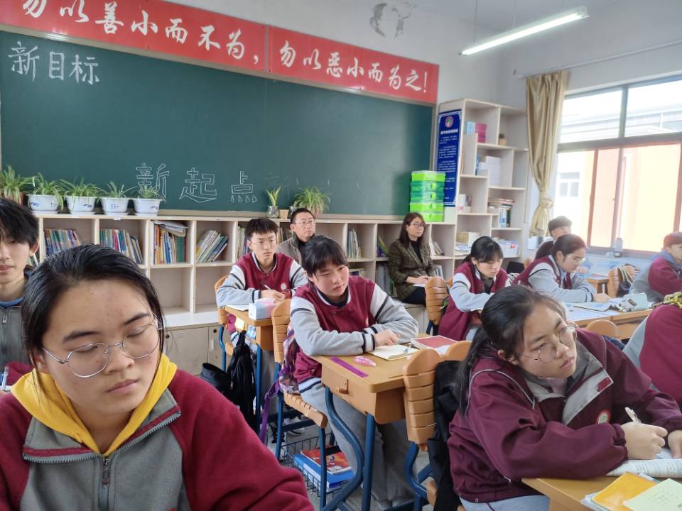 营防中学开学第一天报道_html_mb79f30f.jpg