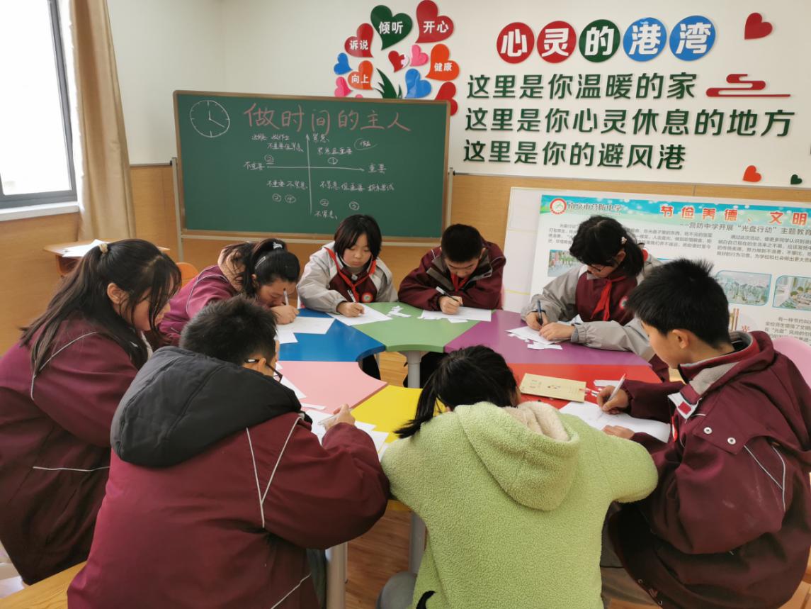 关爱心灵，阳光心理_html_m2ee21ab9.jpg
