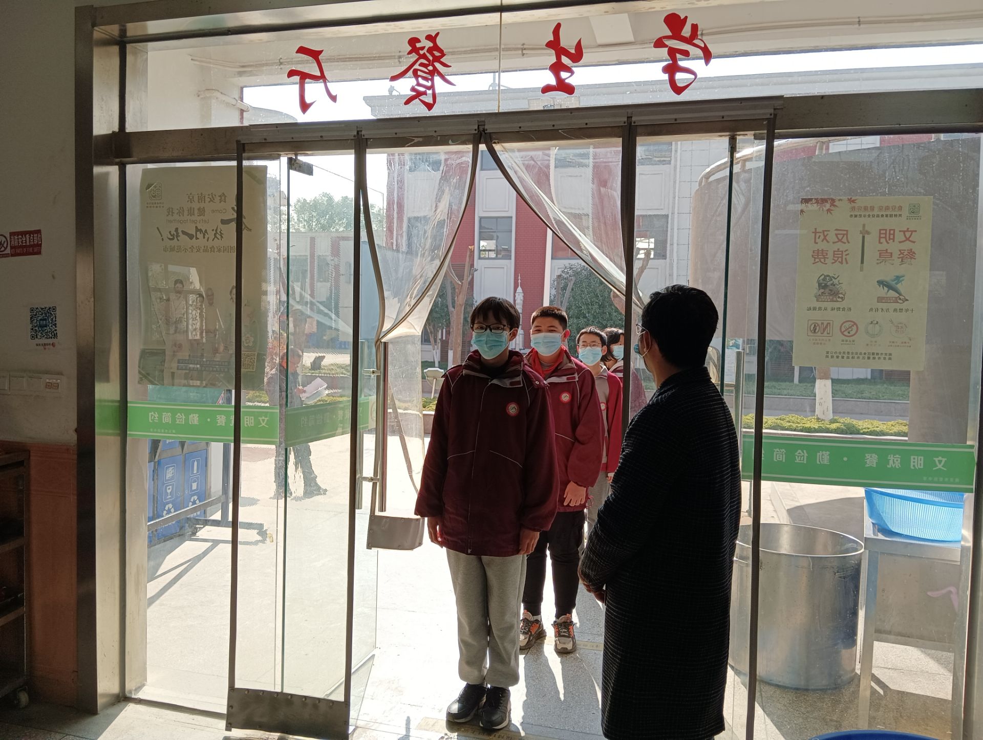 营防中学开展疫情防控应急演练活动_html_72476ea1.jpg