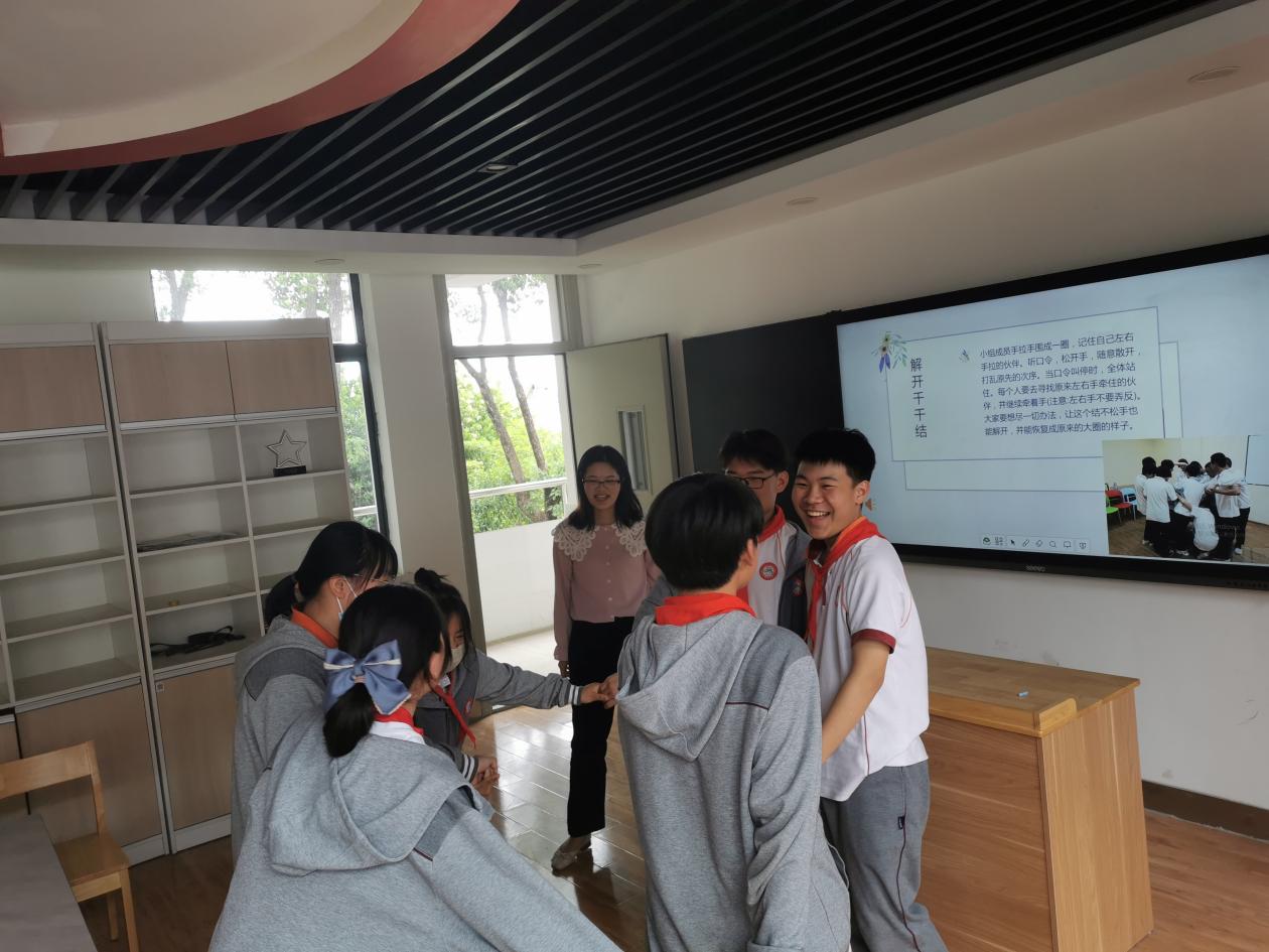 【尊荣营中】南京市营防中学开展心育委员团辅活动之打开情绪窗户(1)_html_2f38df14.jpg