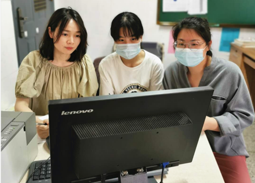 200525炼油厂小学美术教研组活动（二）.png