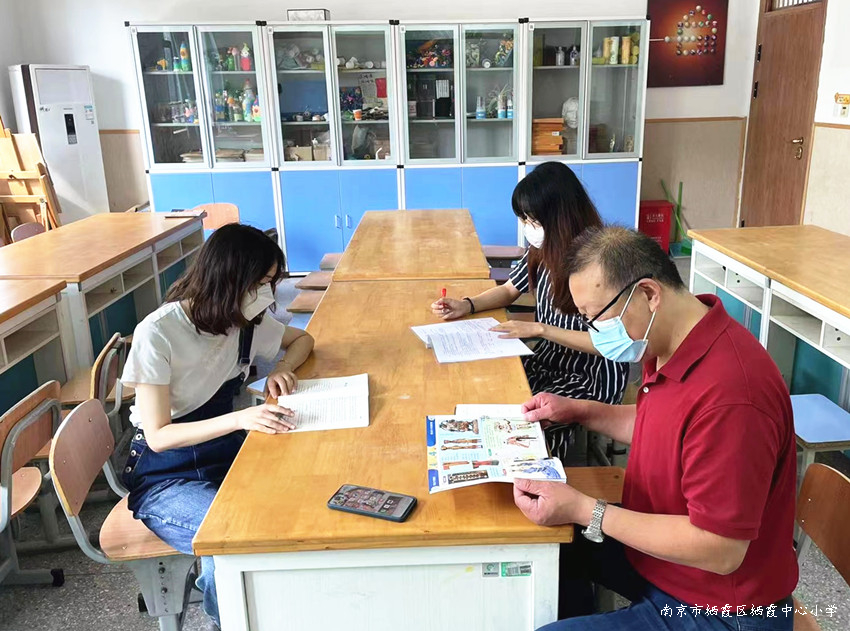 220831炼油厂小学开展美术教研活动一照片1.jpg