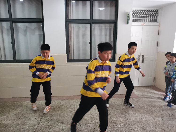 本周二_html_m6e345e55.jpg