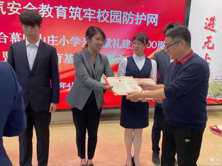 在这四月芳菲未尽之际_html_468bdf32.jpg