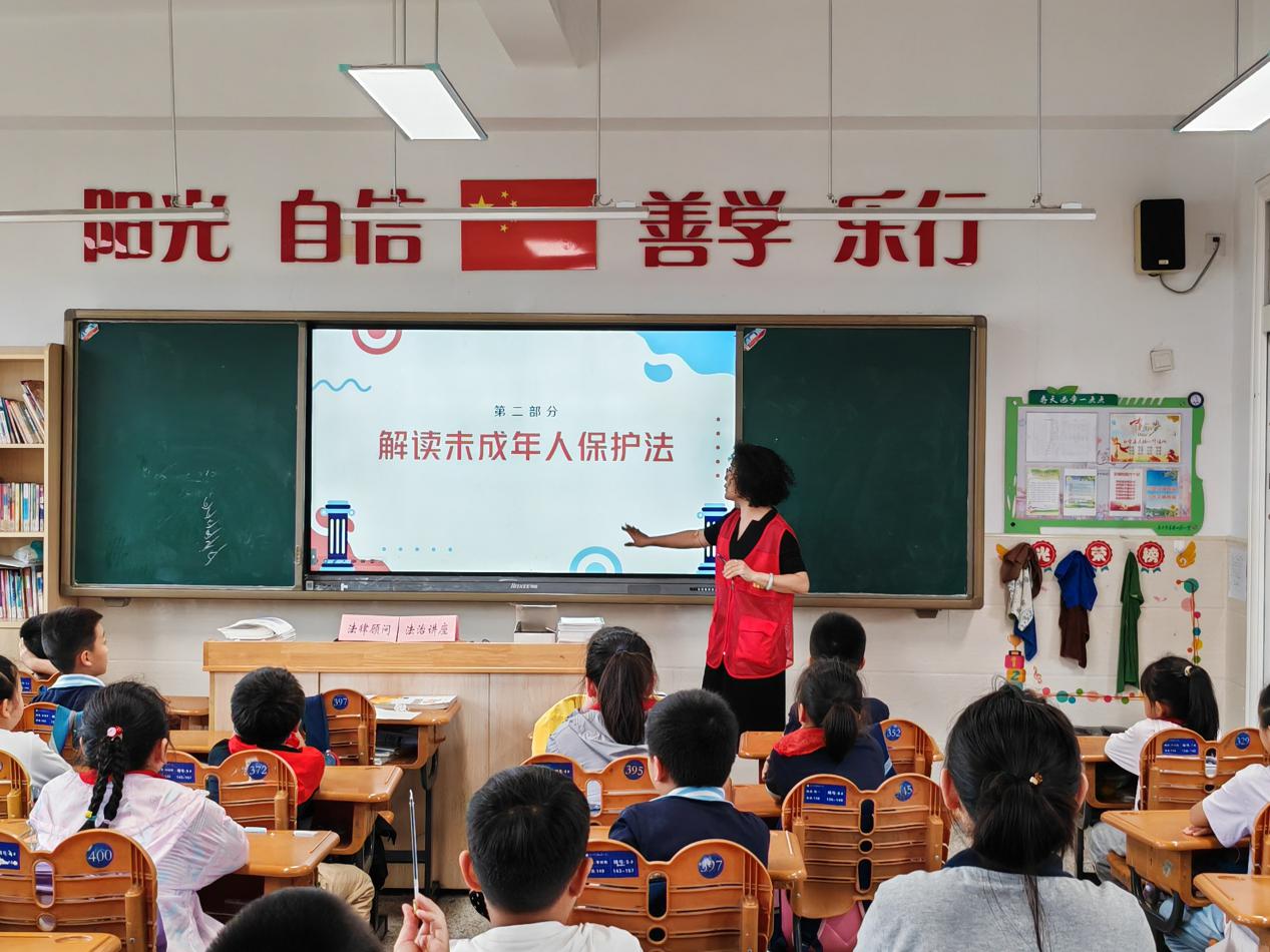 法治宣讲进校园 新闻稿_html_m24f3db6e.jpg