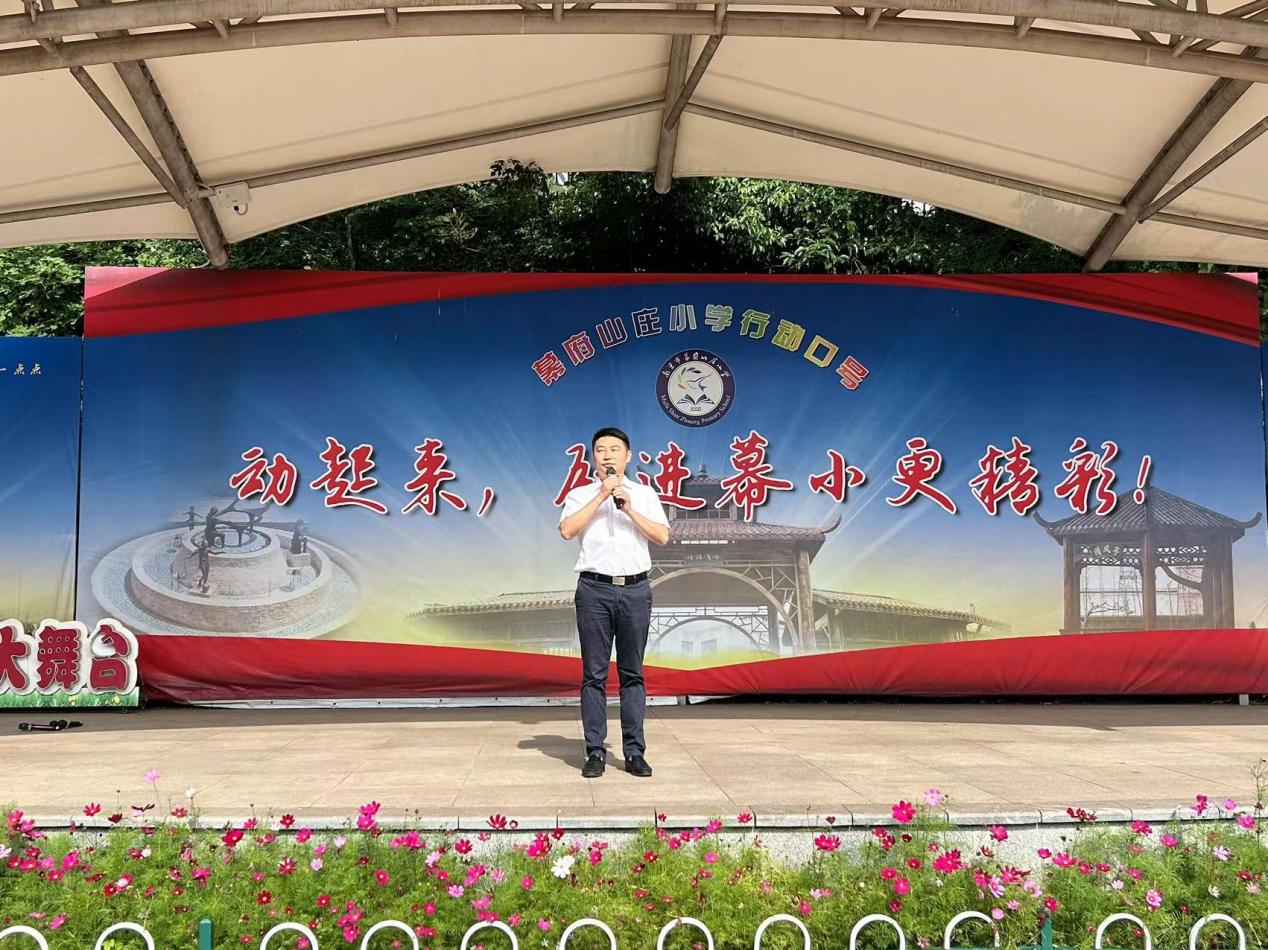 5，25升旗仪式_html_m71d3431b.jpg
