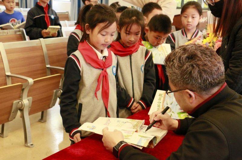 ”幕府山下 童心慧读“工程启动仪式暨读书节开幕式_html_7a81e57c.jpg