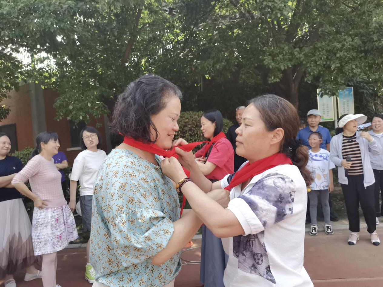 “童心未泯 重温六一“幕小工会活动报道_html_m45a9937d.jpg