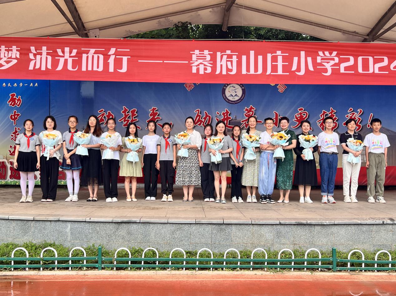 少年有梦 沐光而行——2024届毕业典礼新闻稿_html_b230a12.jpg