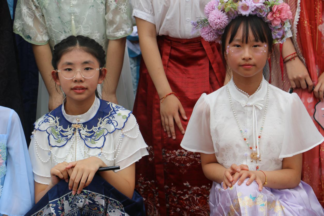 红领巾爱祖国 传承中华经典汉服节报道_html_2b21b482.jpg