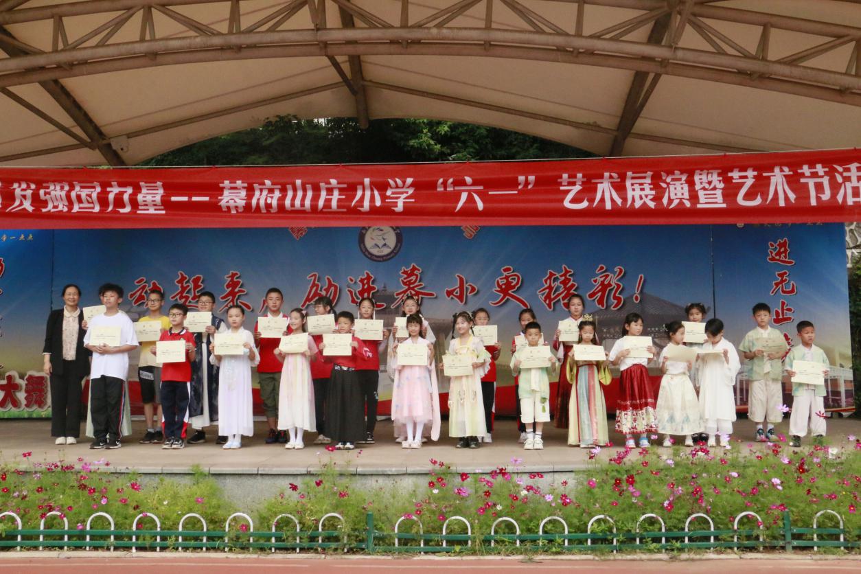 艺术展演报道_html_78e9a83d.jpg