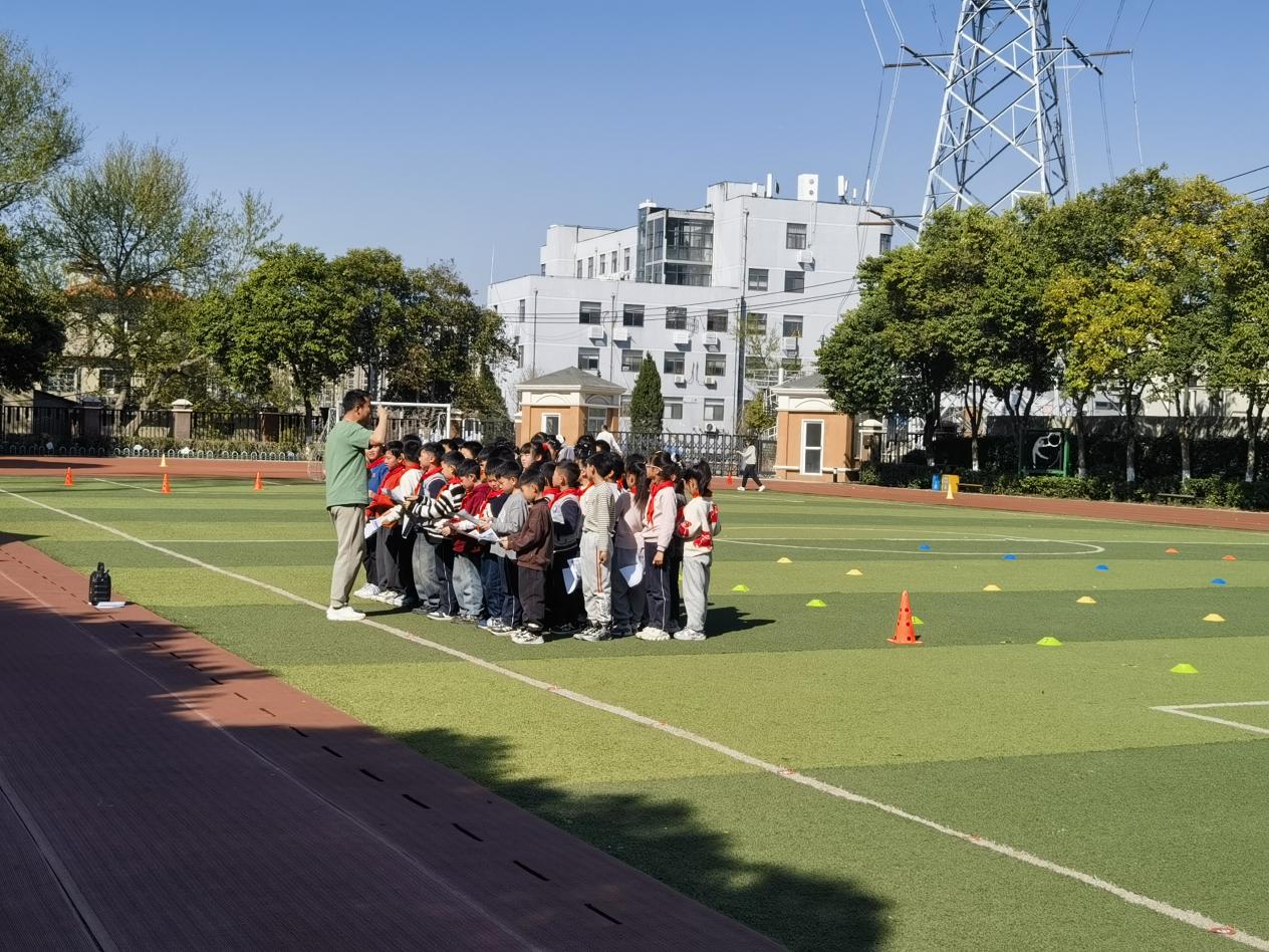 2.核心素养下小学田径课堂教学研讨新闻稿一 - 副本_html_m3122aa41.jpg