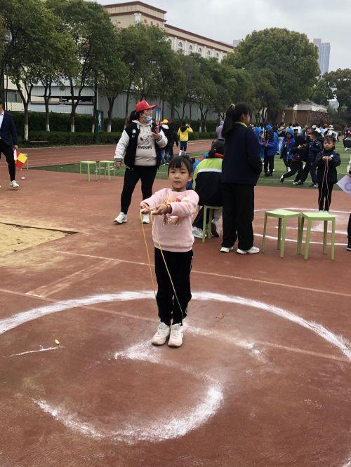 幕府山庄小学“阳光运动 快乐成长”春季运动会(2)(1)_html_5191c2a6.jpg