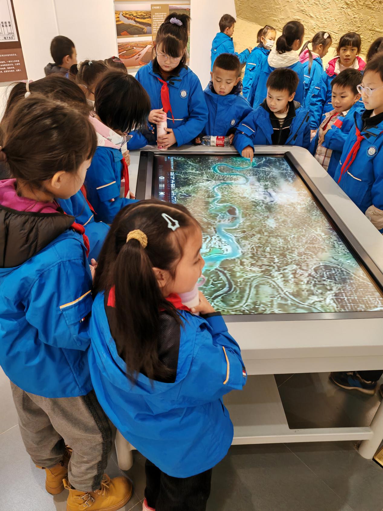 重温农耕智慧 探寻红色之旅_html_23af0111.jpg