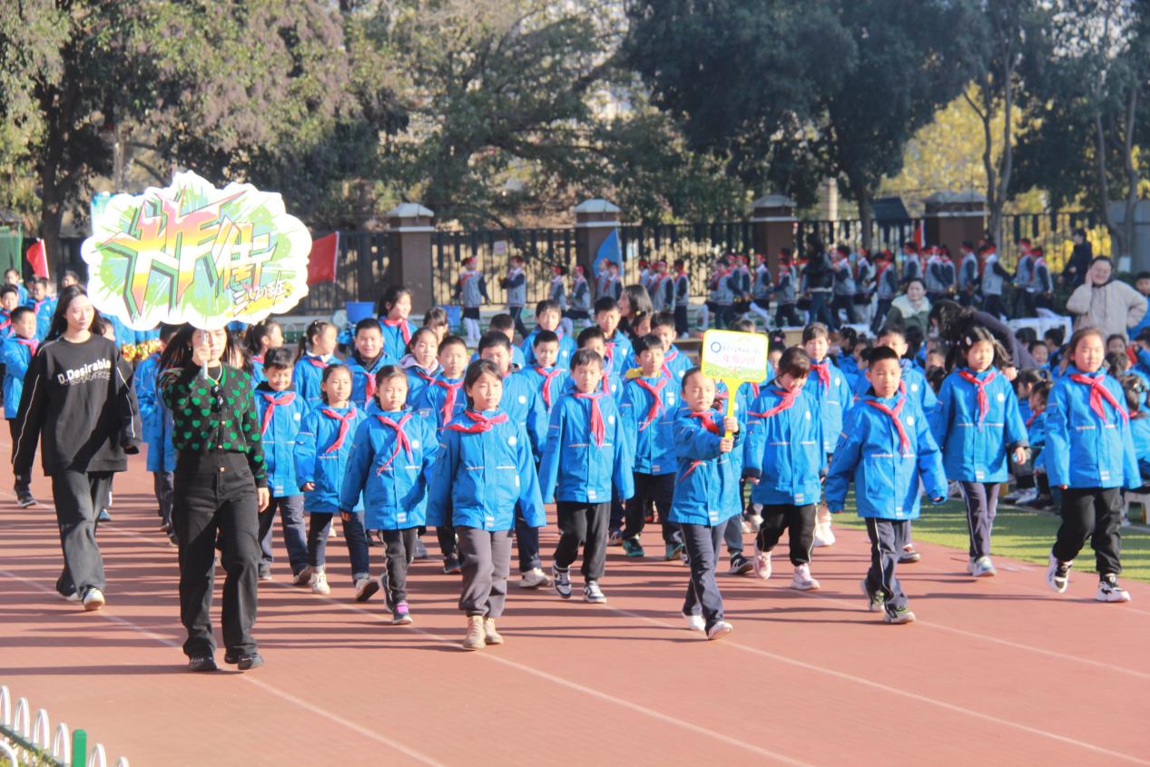 幕府山庄小学第六届冬季运动会(1)_html_67b6950a.jpg