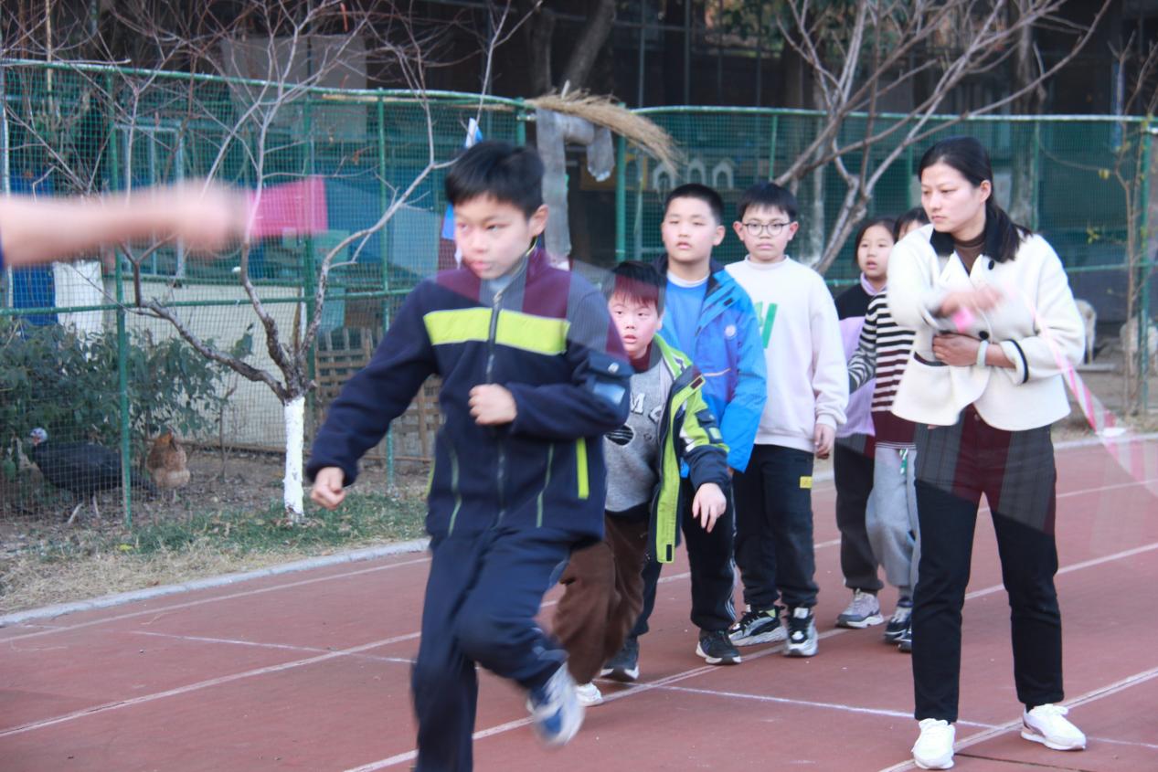 幕府山庄小学第六届冬季运动会(1)_html_5d49086d.jpg
