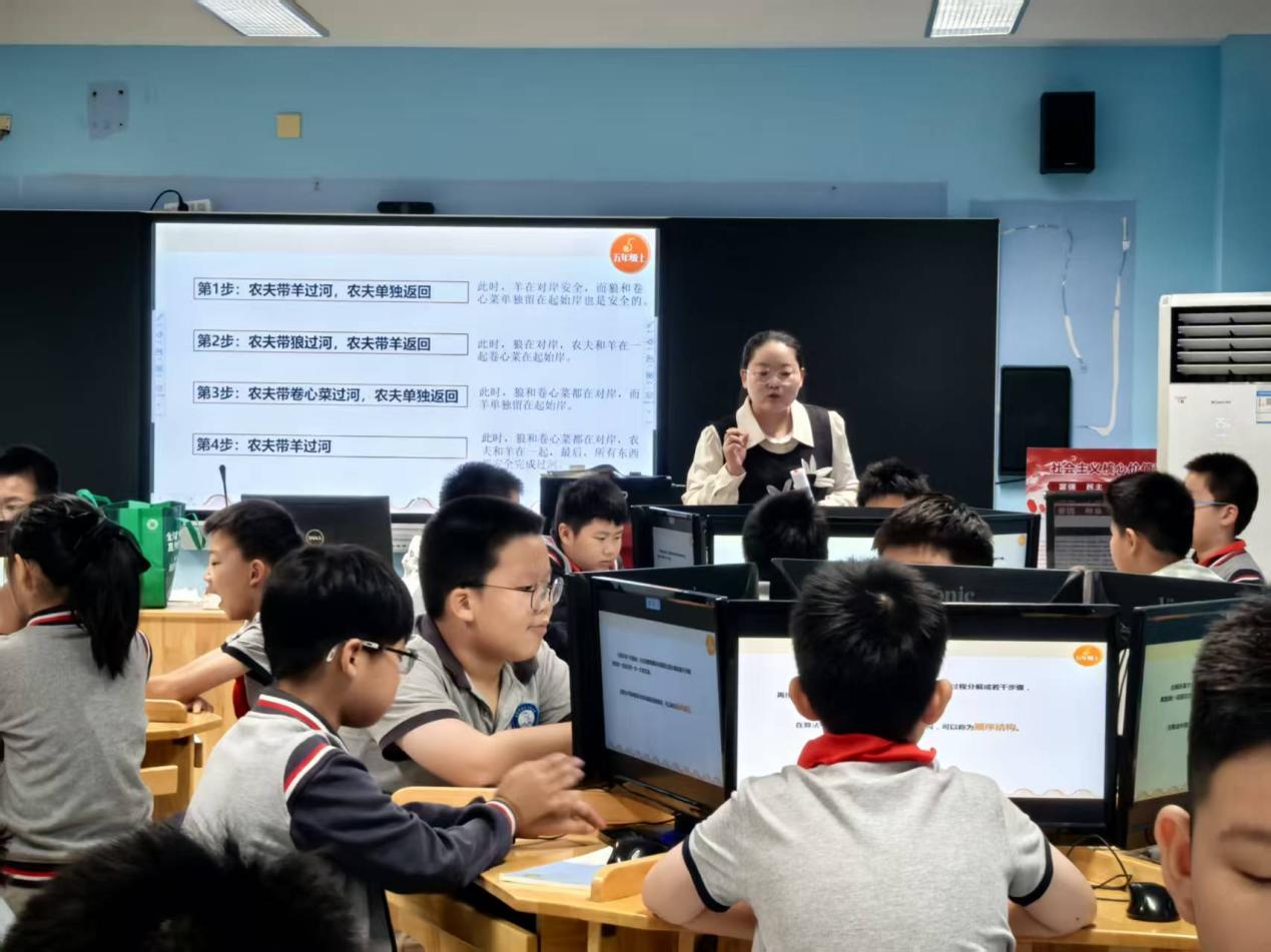 【励进幕小 教学前沿】同课异构绽芳华，备赛“红枫”砺精兵——燕子矶集团信息科技组赛课活动在我校圆满举行_html_5ae7d450.jpg